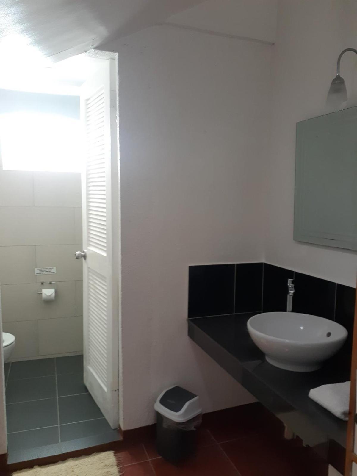 Bluewaves Beach House Balabag  Bagian luar foto
