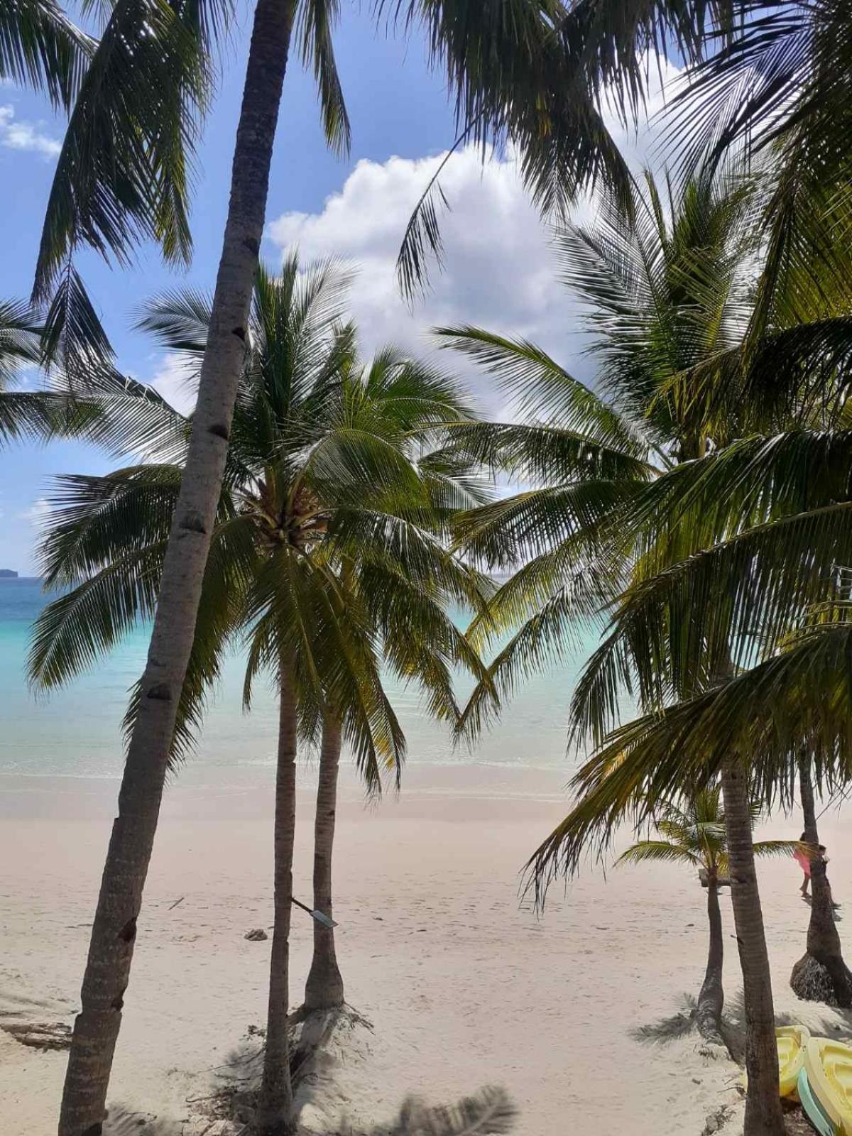 Bluewaves Beach House Balabag  Bagian luar foto