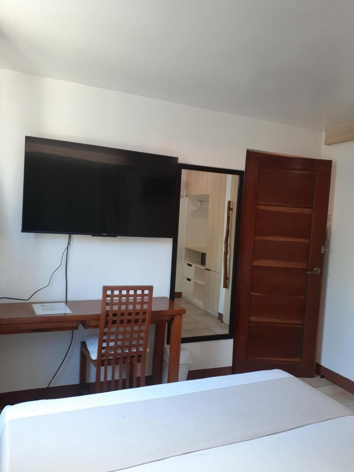 Bluewaves Beach House Balabag  Bagian luar foto