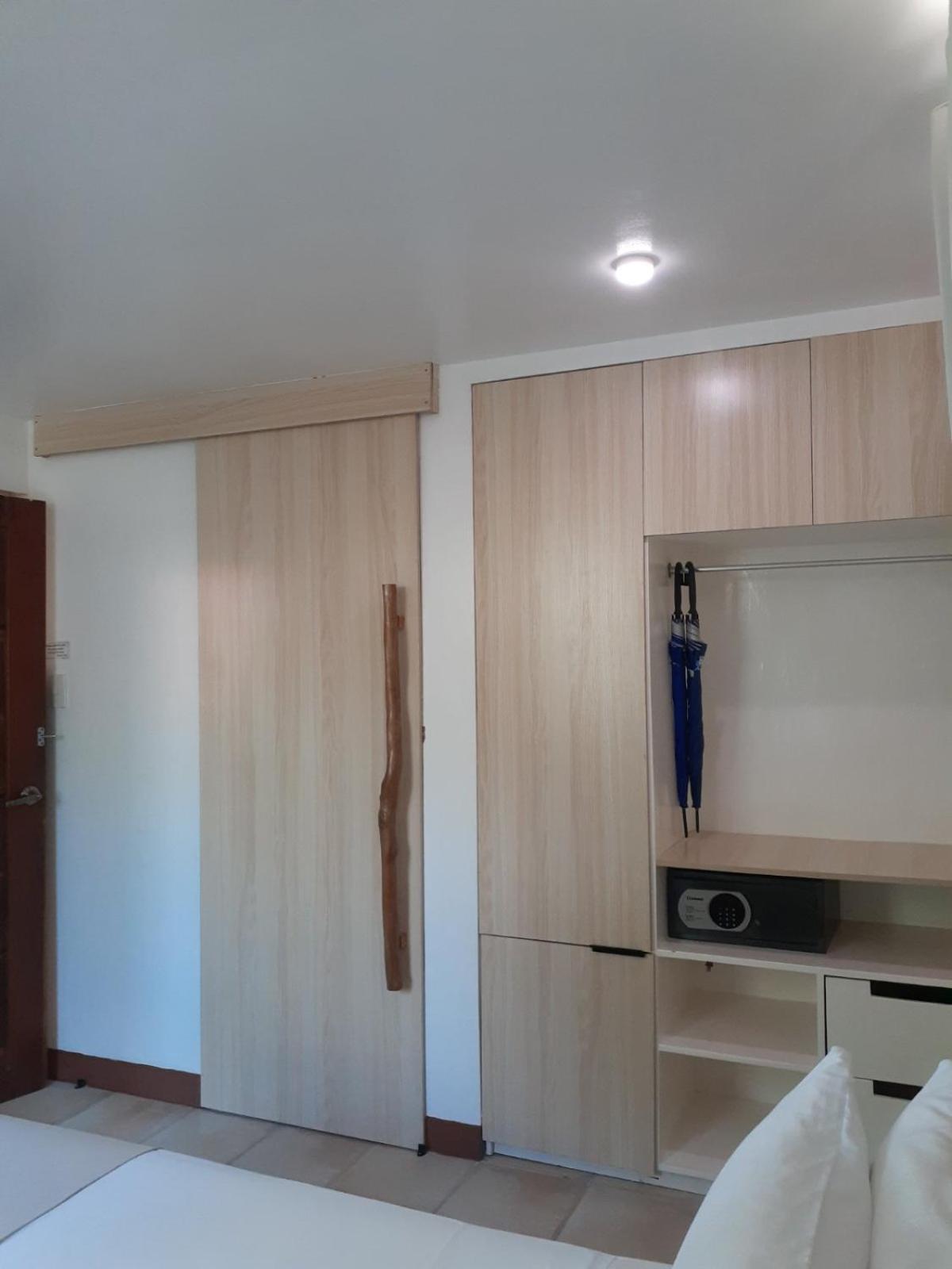Bluewaves Beach House Balabag  Bagian luar foto