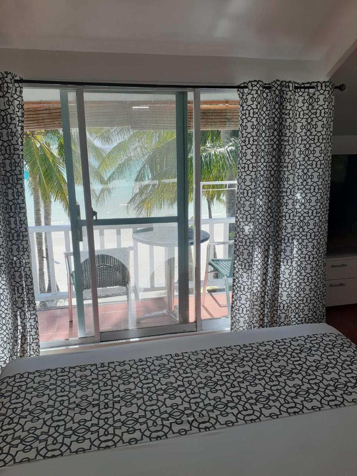 Bluewaves Beach House Balabag  Bagian luar foto