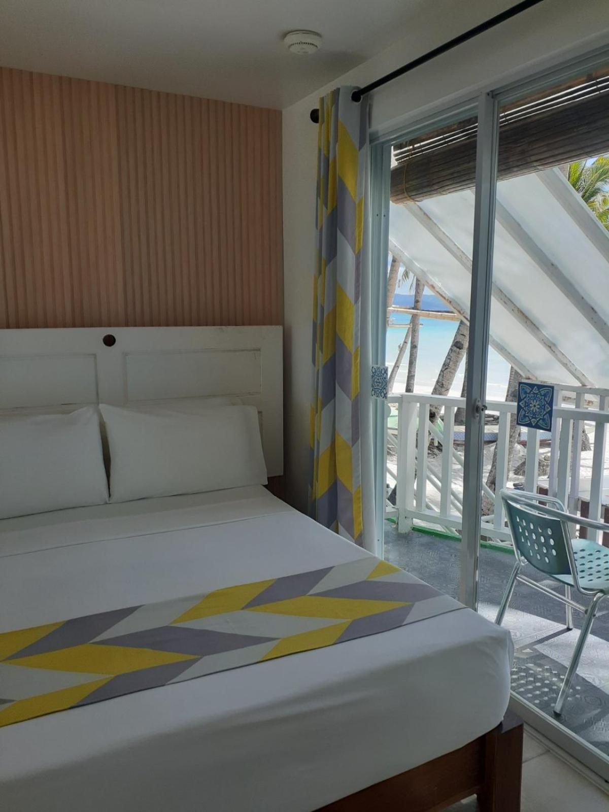 Bluewaves Beach House Balabag  Bagian luar foto