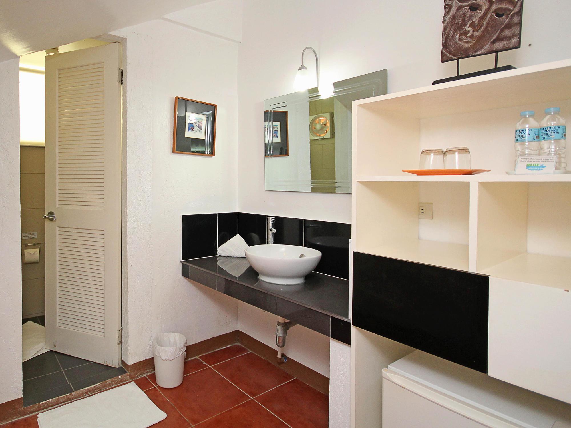 Bluewaves Beach House Balabag  Bagian luar foto