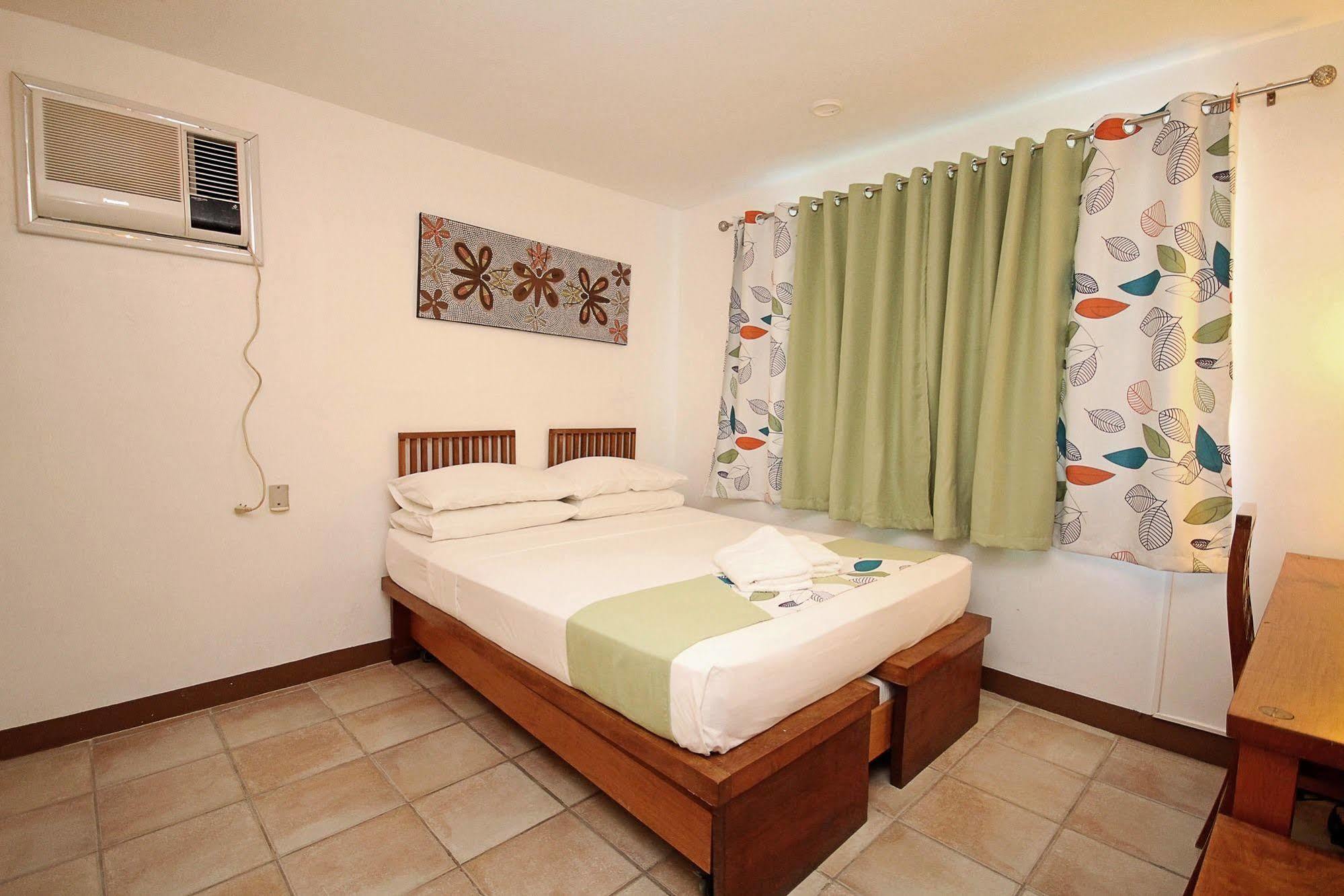 Bluewaves Beach House Balabag  Bagian luar foto