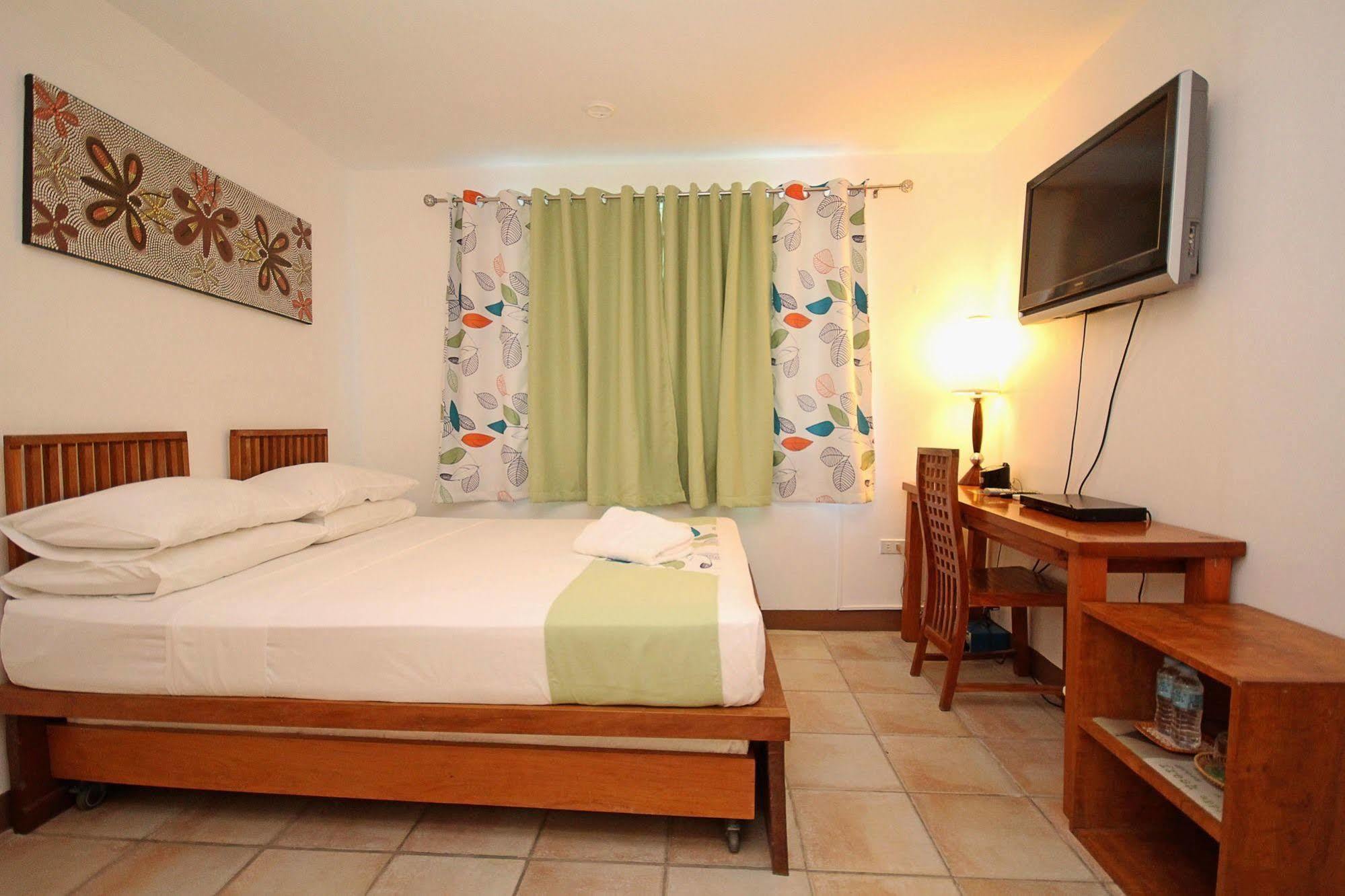 Bluewaves Beach House Balabag  Bagian luar foto