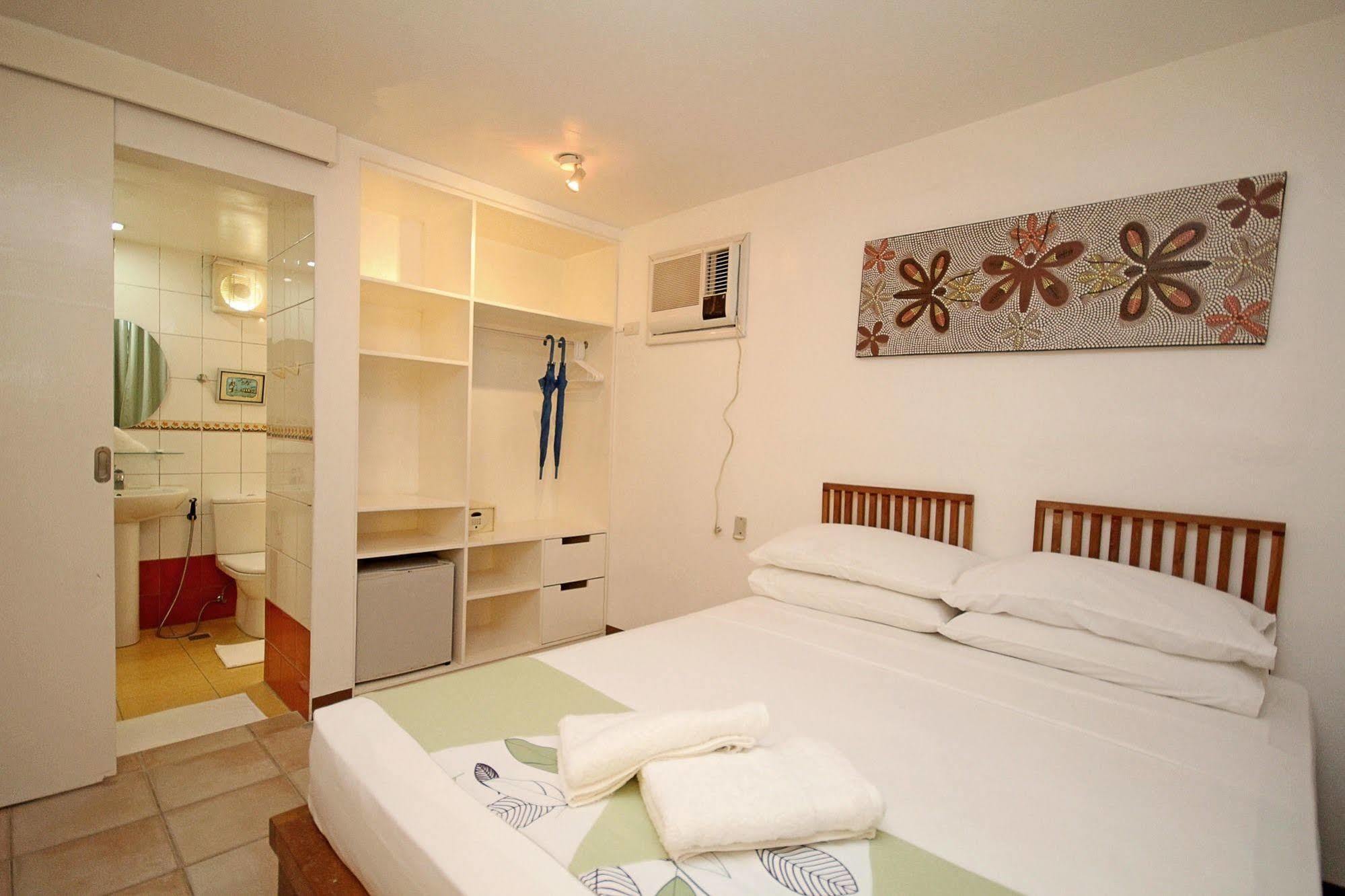 Bluewaves Beach House Balabag  Bagian luar foto