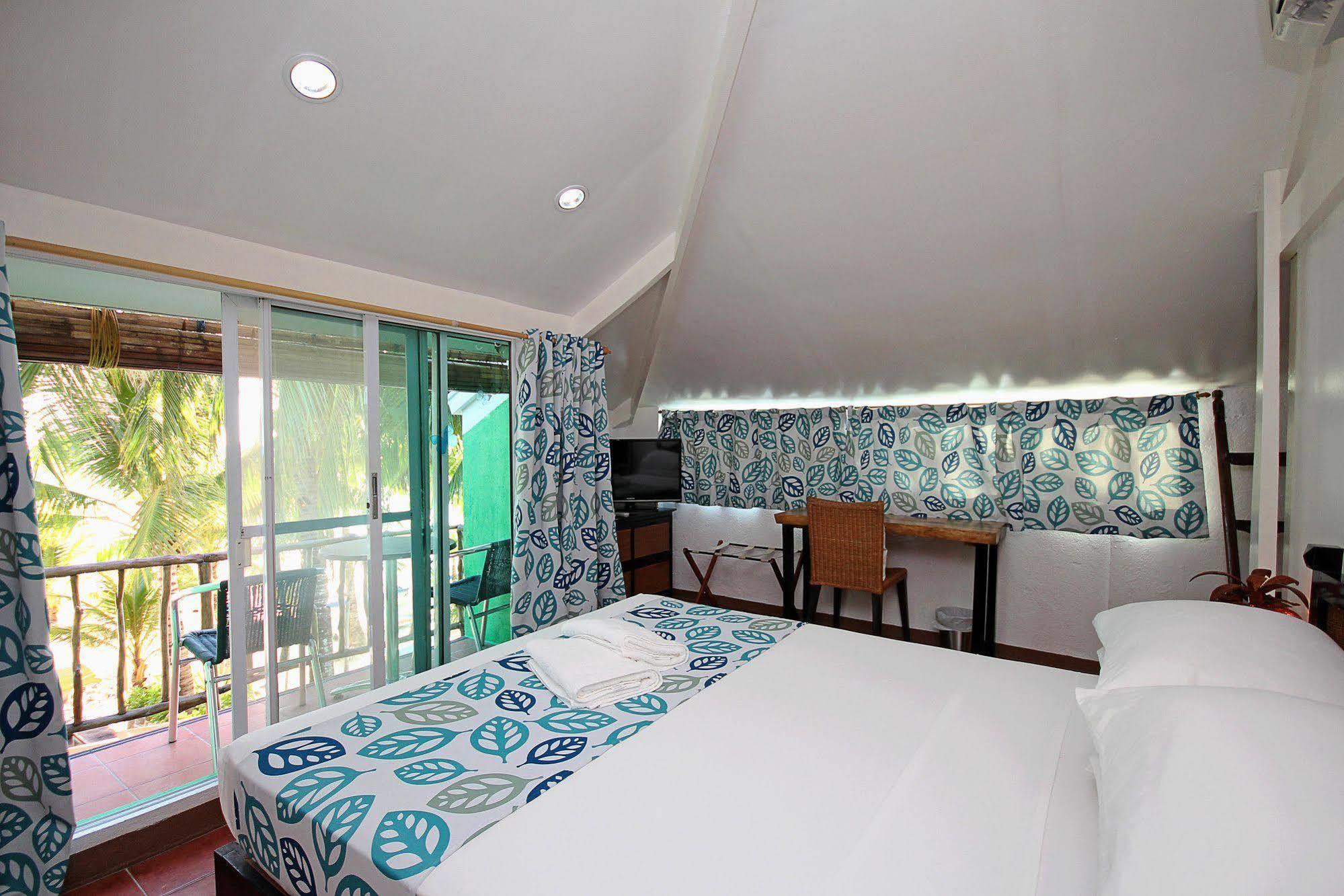 Bluewaves Beach House Balabag  Bagian luar foto