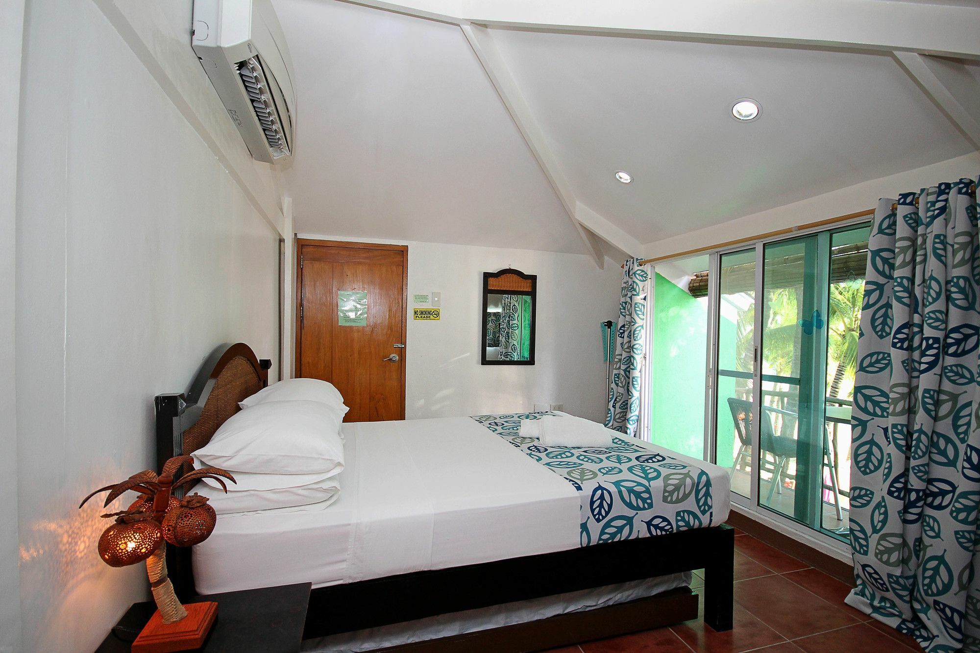 Bluewaves Beach House Balabag  Bagian luar foto